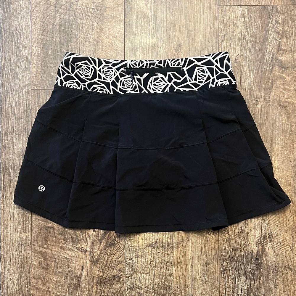 Women’s Lululemon Black Skort with Geometric Waistband